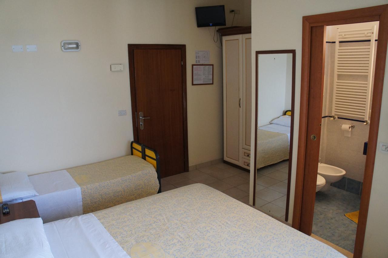 Hotel Nettuno Cattolica Eksteriør billede