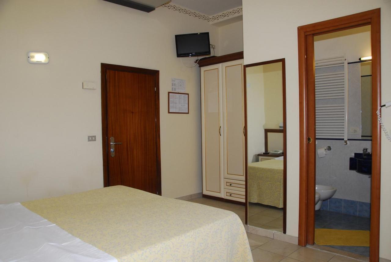 Hotel Nettuno Cattolica Eksteriør billede