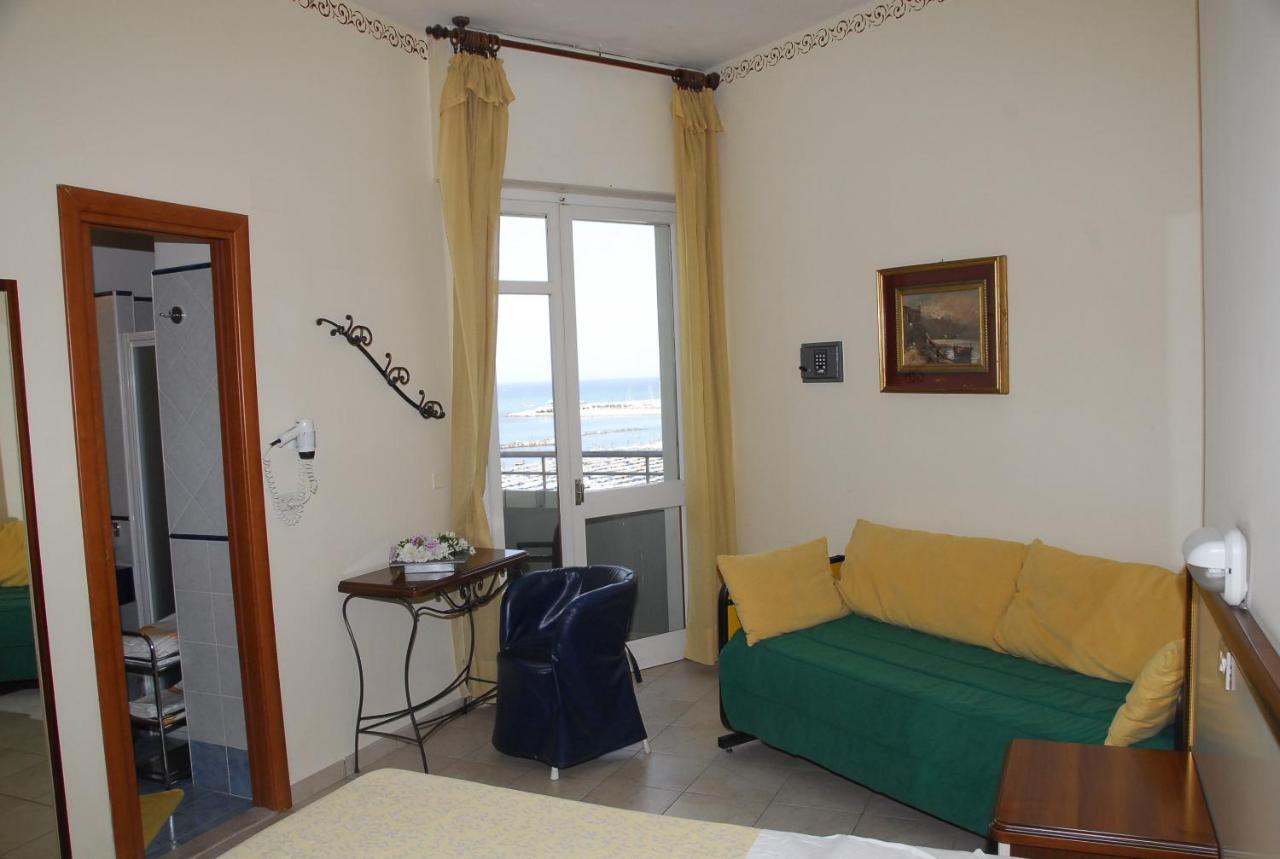 Hotel Nettuno Cattolica Eksteriør billede